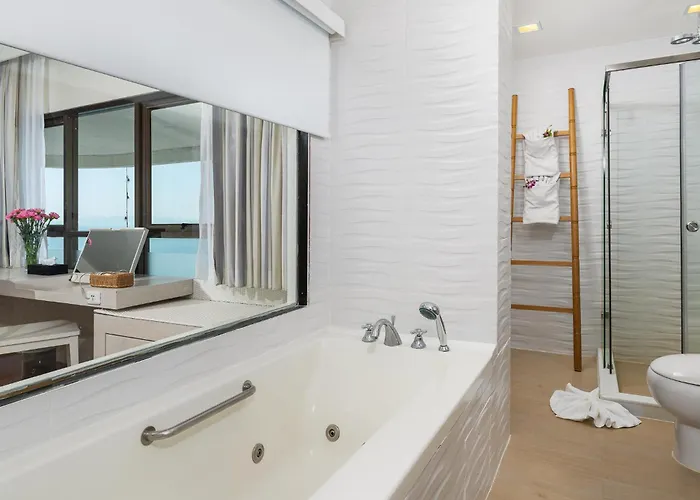 Jomtien Palm Beach Hotel And Resort